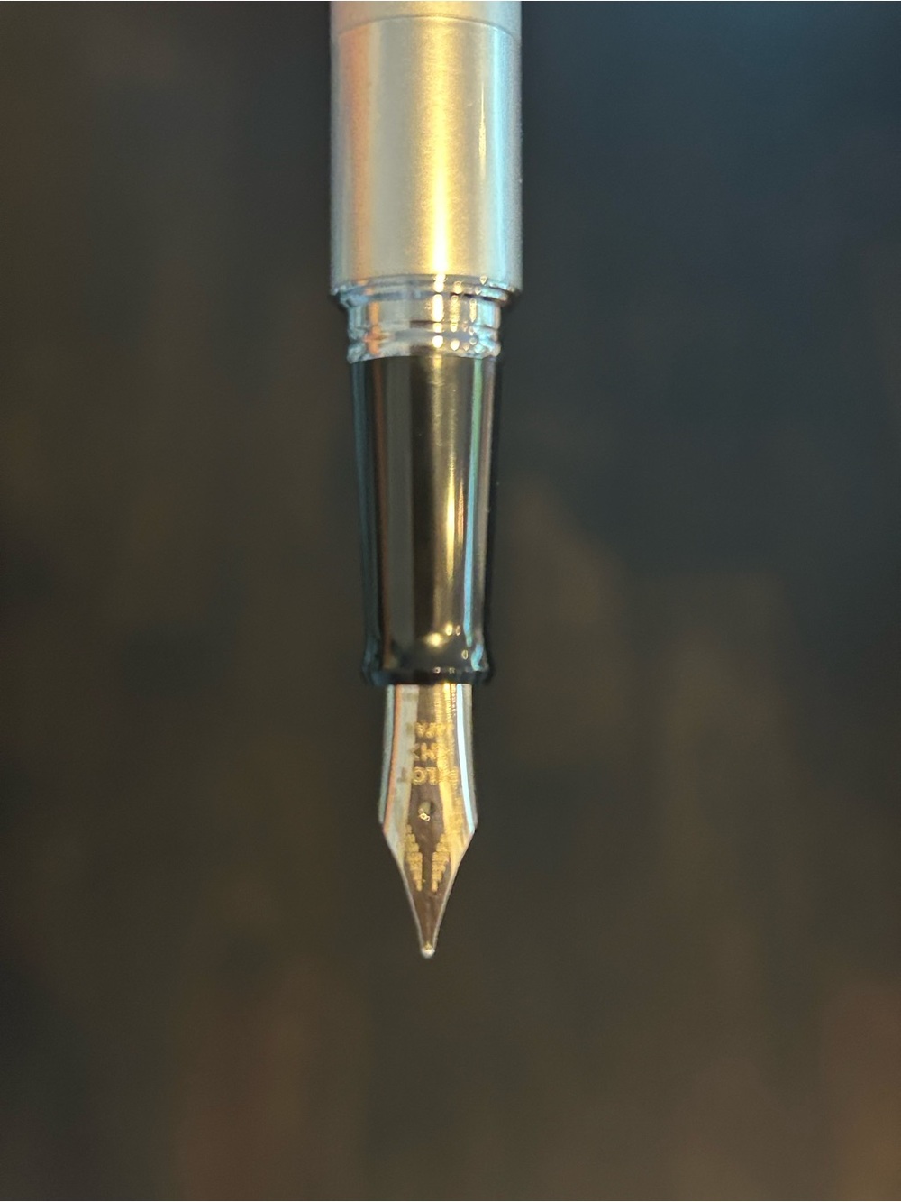 New Fountain Pilot Pen with Clear-Top Travel Case - Picture 8 of 8